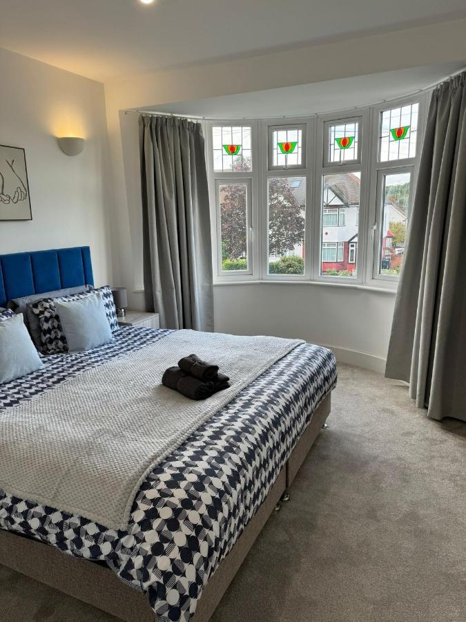 Smart Guest Rooms Fast Access To Central London Via Piccadilly Line New Southgate Exterior photo