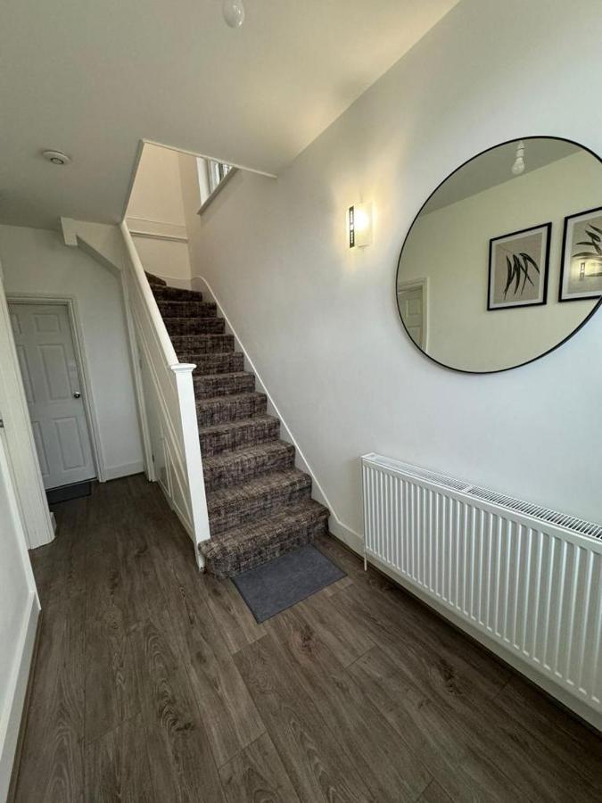 Smart Guest Rooms Fast Access To Central London Via Piccadilly Line New Southgate Exterior photo
