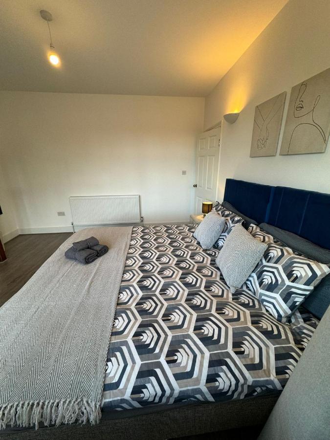 Smart Guest Rooms Fast Access To Central London Via Piccadilly Line New Southgate Exterior photo